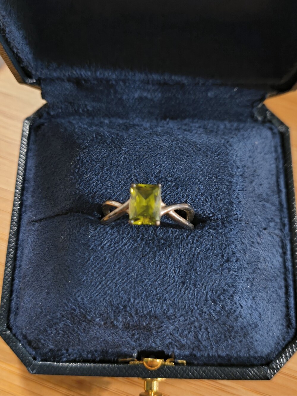 925 Sterling Silver Emerald Cut Peridot Green Twist Bypass Ring Size 7